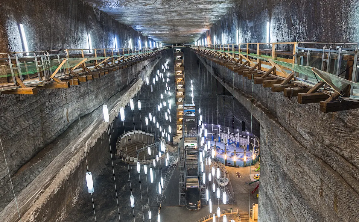 Tururi neobisnuite la pesteri in Romania
